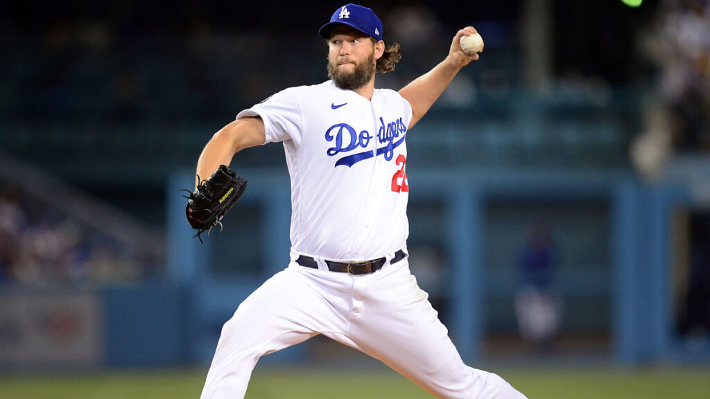 Clayton Kershaw Stays in LA, Signs 1-Year Deal with Dodgers