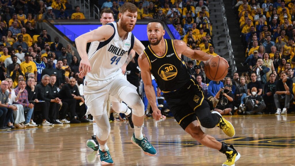 Golden State Warriors Blow Out Dallas Mavs in Game 1, Lead 1-0 in WCF