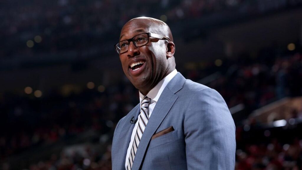 Sacramento Kings Hire Mike Brown as Head Coach to End 16-Year Playoff Drought