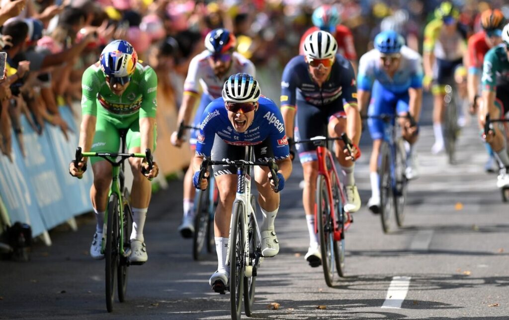 2022 Tour de France: Jasper Philipsen Holds Off Wout van Aert in Stage 15 Sprint Victory